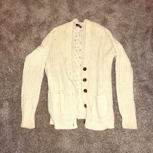 Cotten, off-white sweater